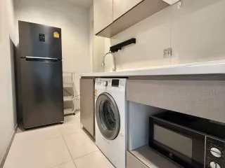 Condo en alquiler de 2 habitaciones en Huai Khwang, Bangkok