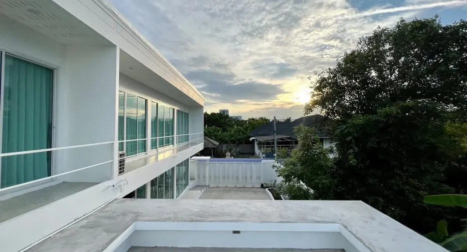 ขาย และ ให้เช่า 5 ห้องนอน บ้านเดี่ยว ใน ลาดกระบัง, กรุงเทพฯ