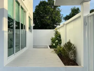 For sale and for rent 5 bedrooms house in Lat Krabang, Bangkok