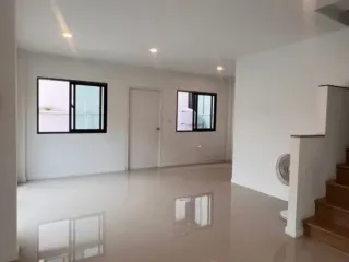 Продажа и аренда 4 спальни таунхаус в Mueang Samut Prakan, Самутпракан