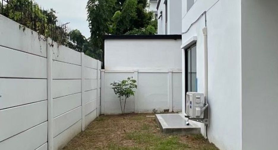 For sale and for rent 4 bedrooms townhouse in Mueang Samut Prakan, Samut Prakan