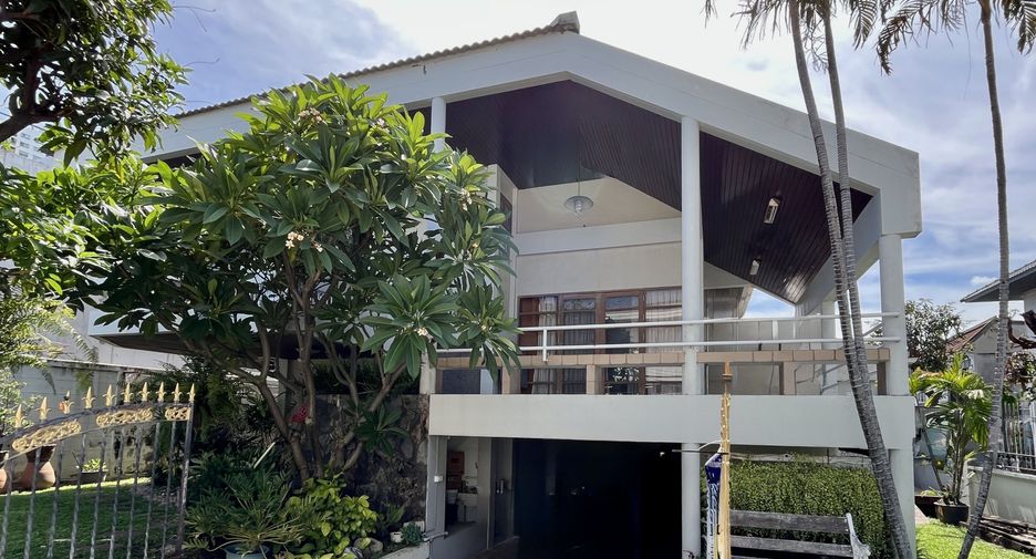 For sale 4 ベッドルーム house in Bang Phlat, Bangkok