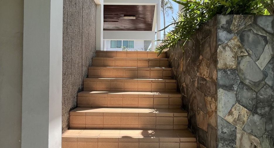 For sale 4 ベッドルーム house in Bang Phlat, Bangkok