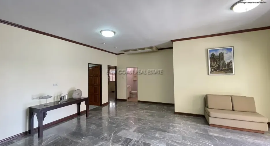 For rent and for sale 3 bedrooms house in Bang Lamung, Chonburi