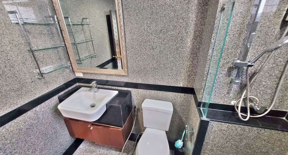 Condo en alquiler de 4 habitaciones en Khlong Toei, Bangkok
