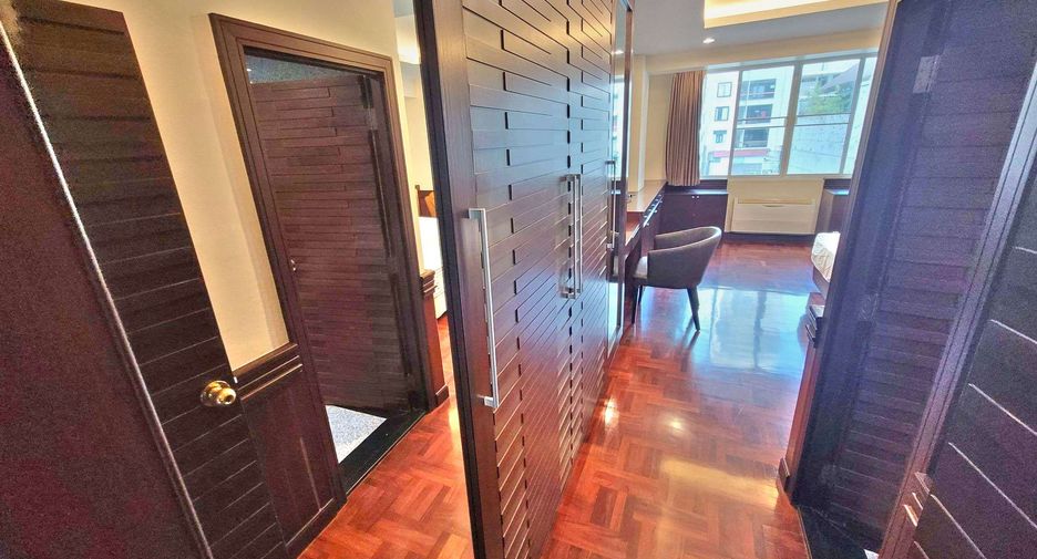 Condo en alquiler de 4 habitaciones en Khlong Toei, Bangkok