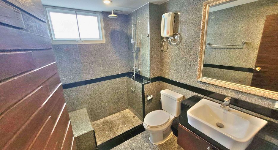 Condo en alquiler de 4 habitaciones en Khlong Toei, Bangkok