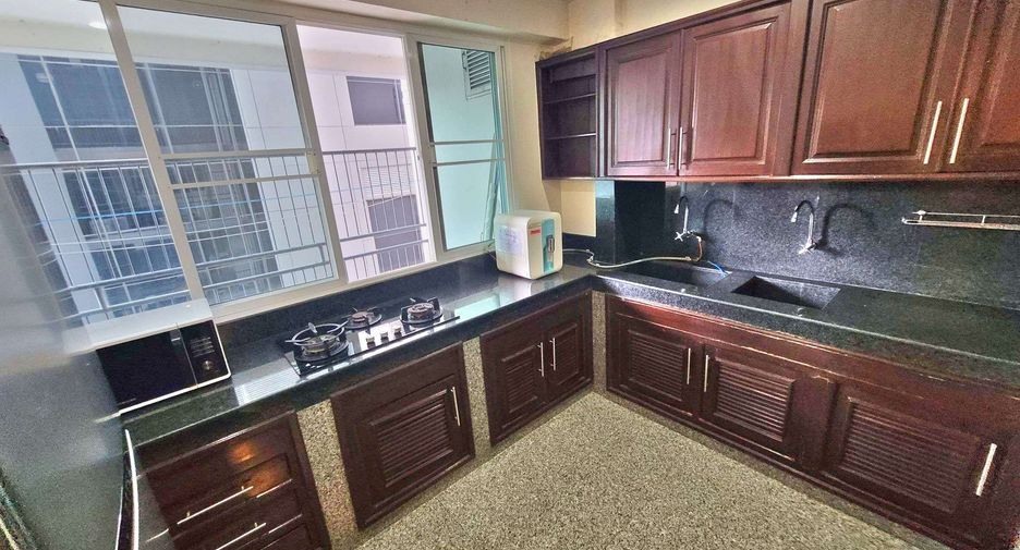 Condo en alquiler de 4 habitaciones en Khlong Toei, Bangkok