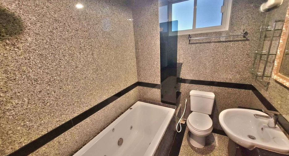 Condo en alquiler de 4 habitaciones en Khlong Toei, Bangkok
