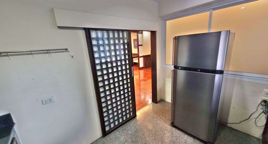 Condo en alquiler de 4 habitaciones en Khlong Toei, Bangkok