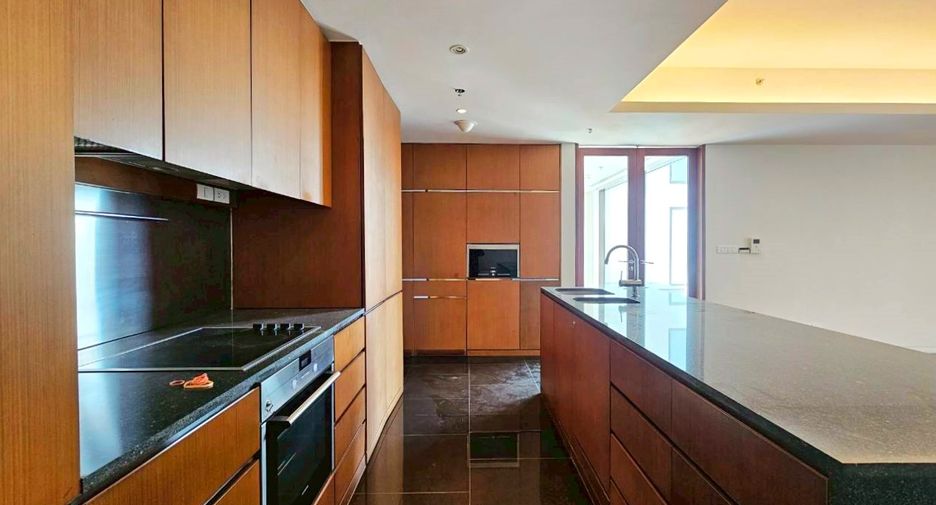Wohnung zur Miete mit 2 Zimmer in Pathum Wan, Bangkok