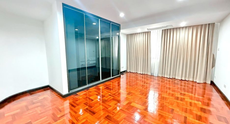 ให้เช่า 3 ห้องนอน คอนโด ใน คลองเตย, กรุงเทพฯ