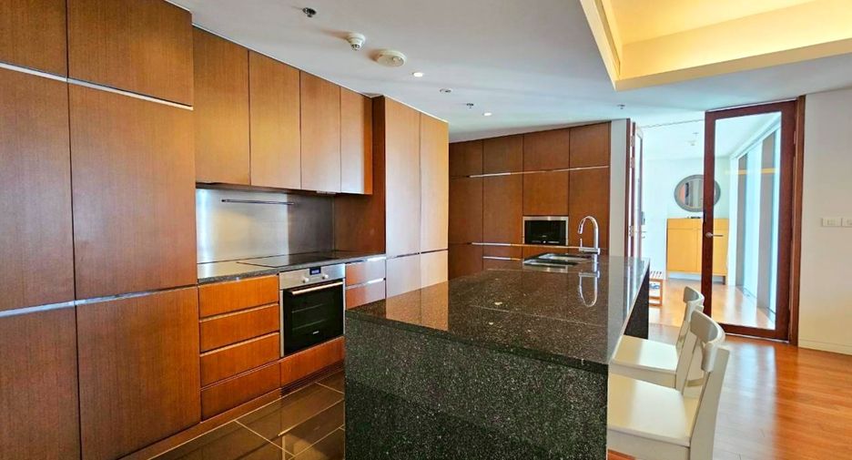 Wohnung zur Miete mit 2 Zimmer in Pathum Wan, Bangkok