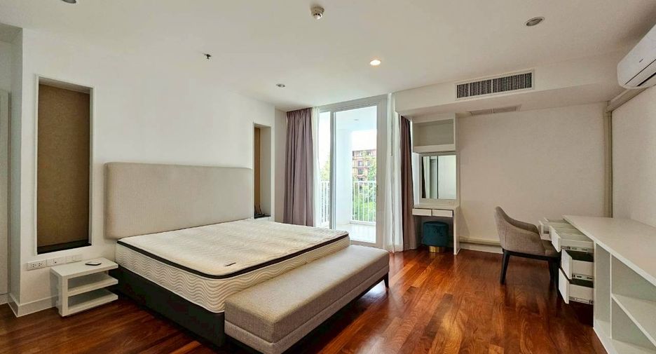 For rent 3 bedrooms condo in Watthana, Bangkok