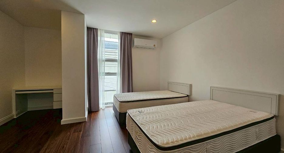For rent 3 bedrooms condo in Watthana, Bangkok