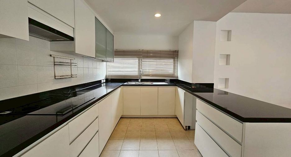 For rent 3 bedrooms condo in Watthana, Bangkok