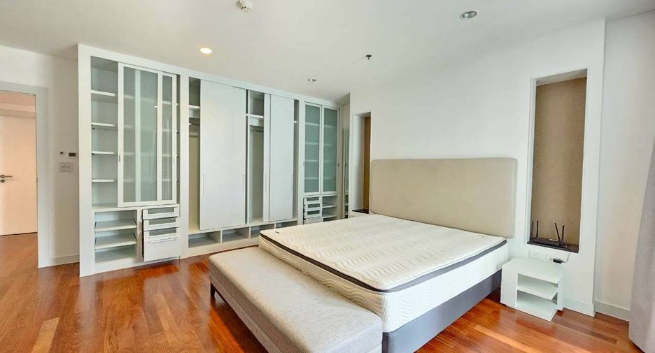 For rent 3 bedrooms condo in Watthana, Bangkok