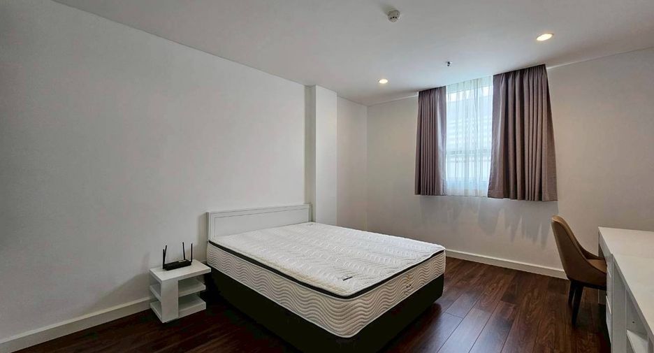 For rent 3 bedrooms condo in Watthana, Bangkok