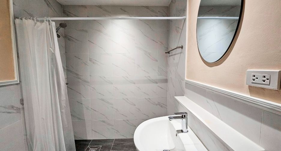 For rent 2 ベッドルーム condo in Khlong Toei, Bangkok