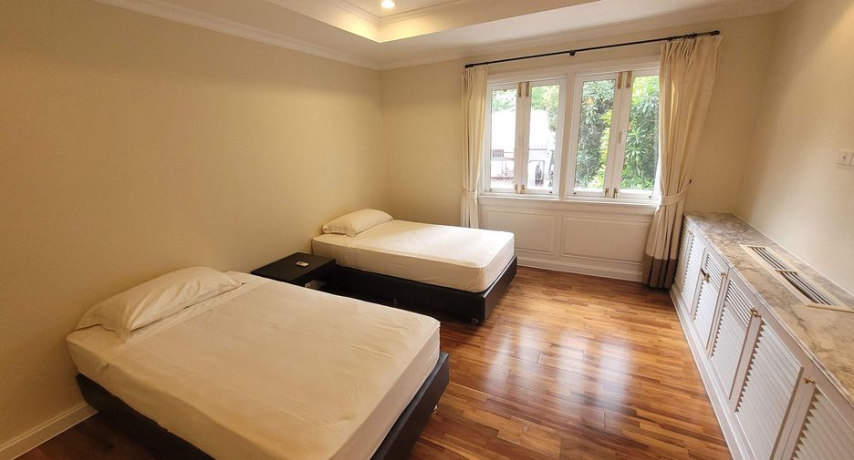 À louer 3 chambres condo à Khlong Toei, Bangkok