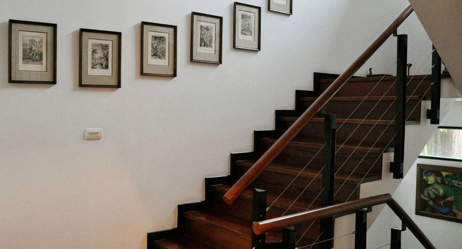For rent 4 bedrooms house in Watthana, Bangkok