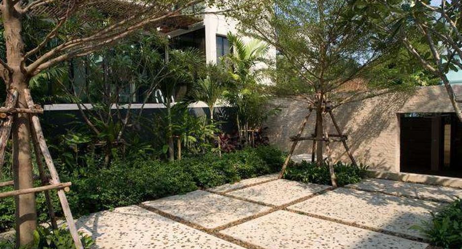 For rent 4 bedrooms house in Watthana, Bangkok