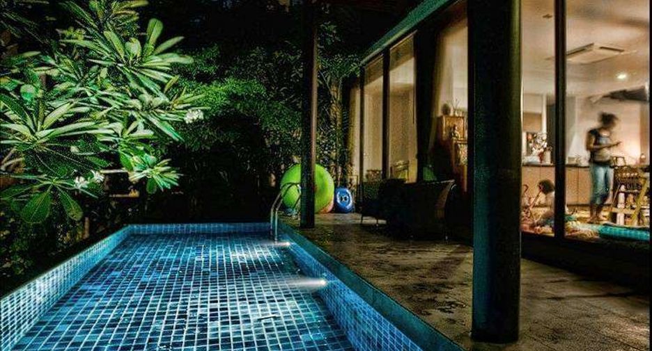 For rent 4 bedrooms house in Watthana, Bangkok