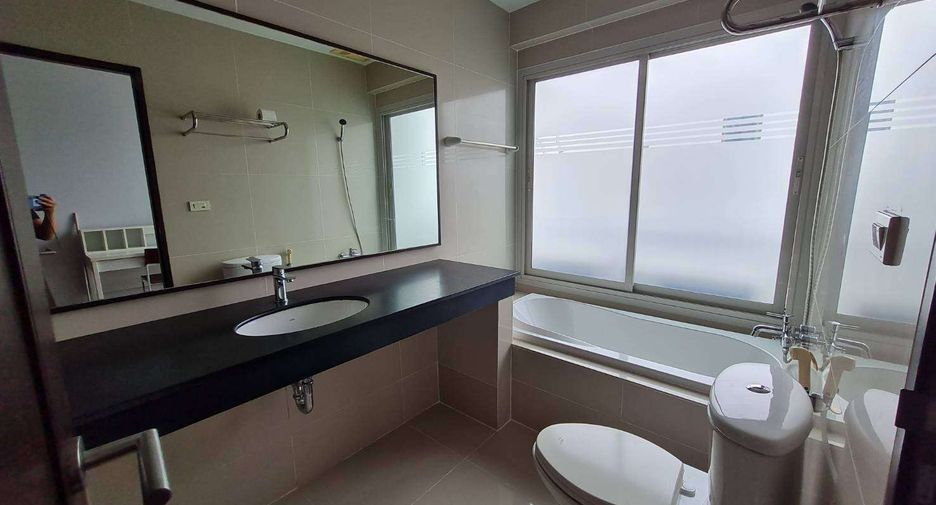 For rent 2 ベッドルーム condo in Watthana, Bangkok