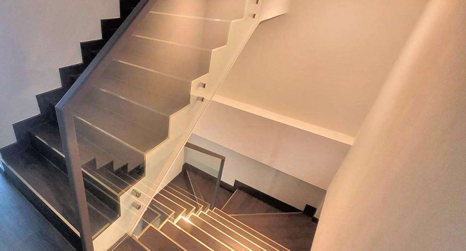 Haus zur Miete und zum Kauf mit 5 Zimmer in Watthana, Bangkok