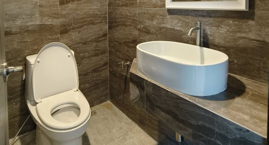 For rent and for sale 5 bedrooms house in Watthana, Bangkok
