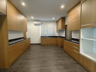 For rent and for sale 5 bedrooms house in Watthana, Bangkok
