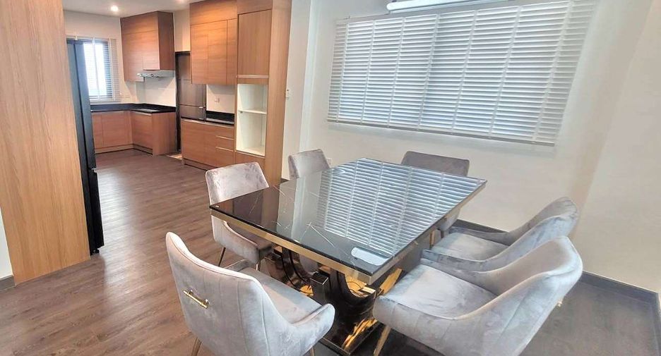 Haus zur Miete und zum Kauf mit 5 Zimmer in Watthana, Bangkok