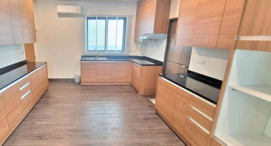 Haus zur Miete und zum Kauf mit 5 Zimmer in Watthana, Bangkok