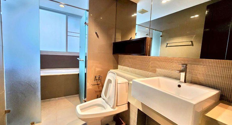 For rent 3 bedrooms condo in Watthana, Bangkok