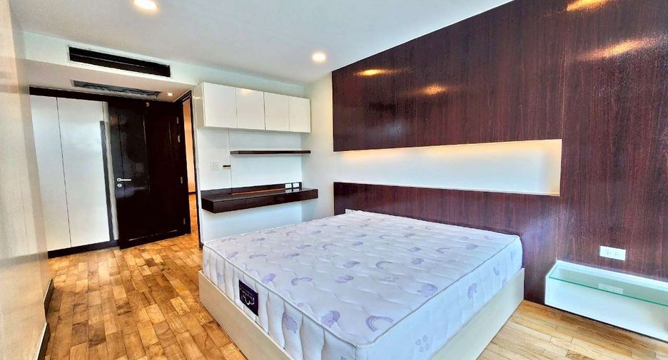 For rent 3 bedrooms condo in Watthana, Bangkok