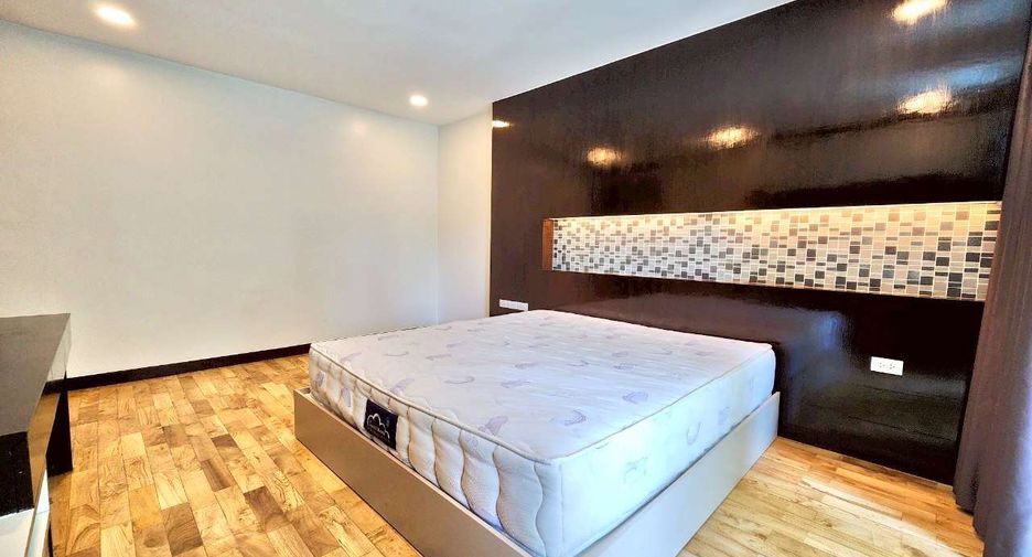 For rent 3 bedrooms condo in Watthana, Bangkok