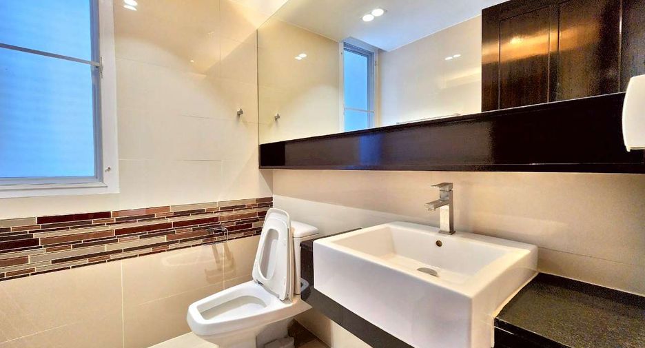 For rent 3 bedrooms condo in Watthana, Bangkok