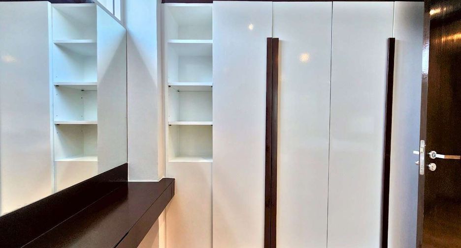 For rent 3 bedrooms condo in Watthana, Bangkok