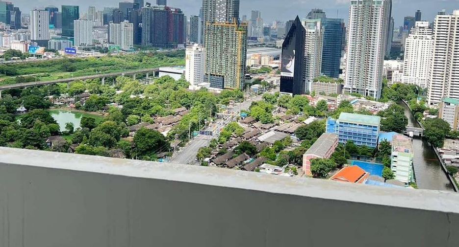 For rent 3 bedrooms condo in Watthana, Bangkok