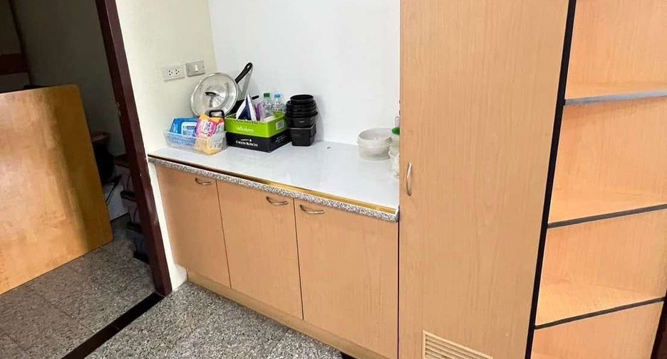 For rent 3 bedrooms condo in Watthana, Bangkok