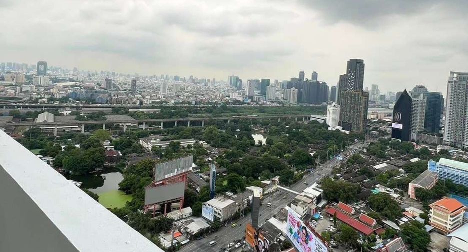 For rent 3 bedrooms condo in Watthana, Bangkok