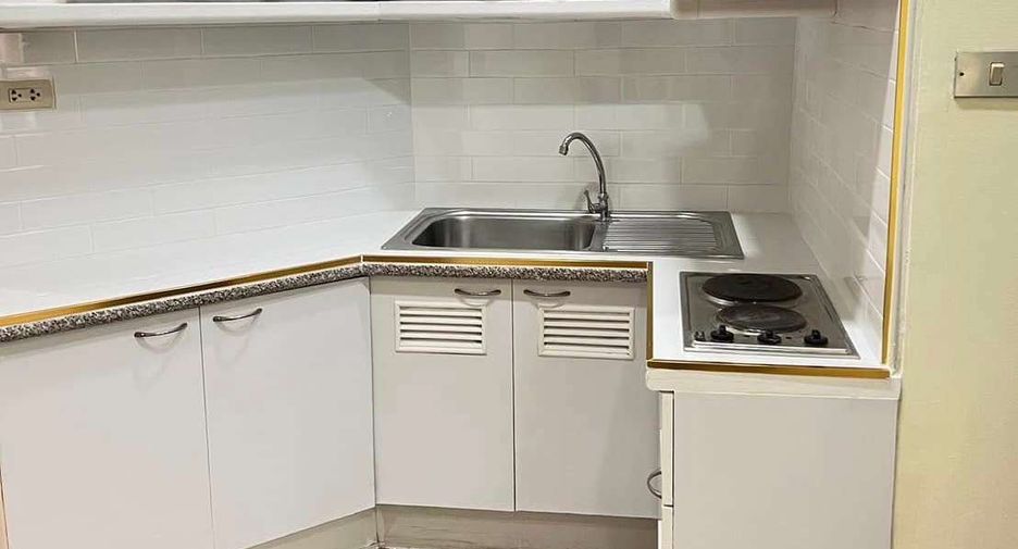 For rent 3 bedrooms condo in Watthana, Bangkok