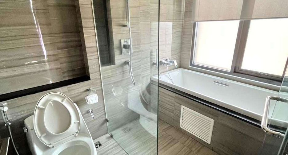For rent 2 bedrooms condo in Pathum Wan, Bangkok