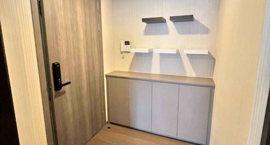 For rent 2 bedrooms condo in Pathum Wan, Bangkok