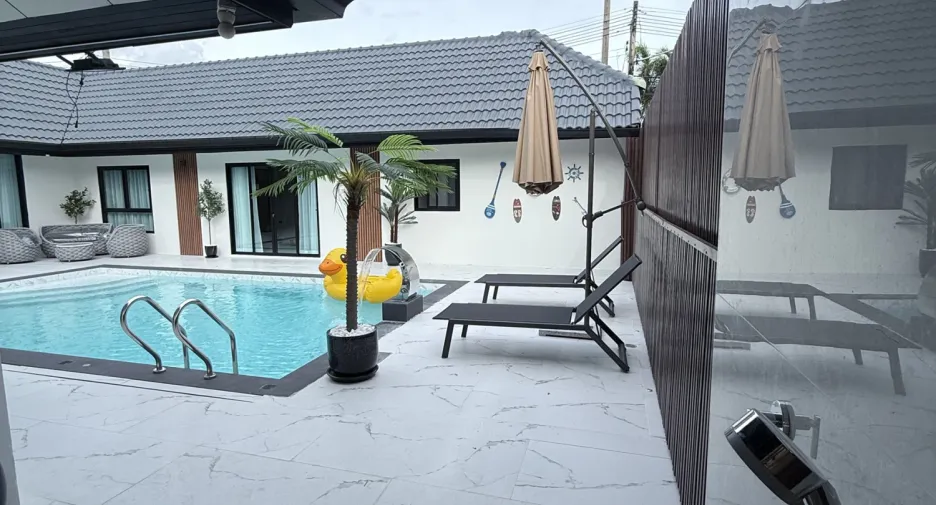 Villa zum Kauf mit 4 Zimmer in Bang Lamung, Chonburi
