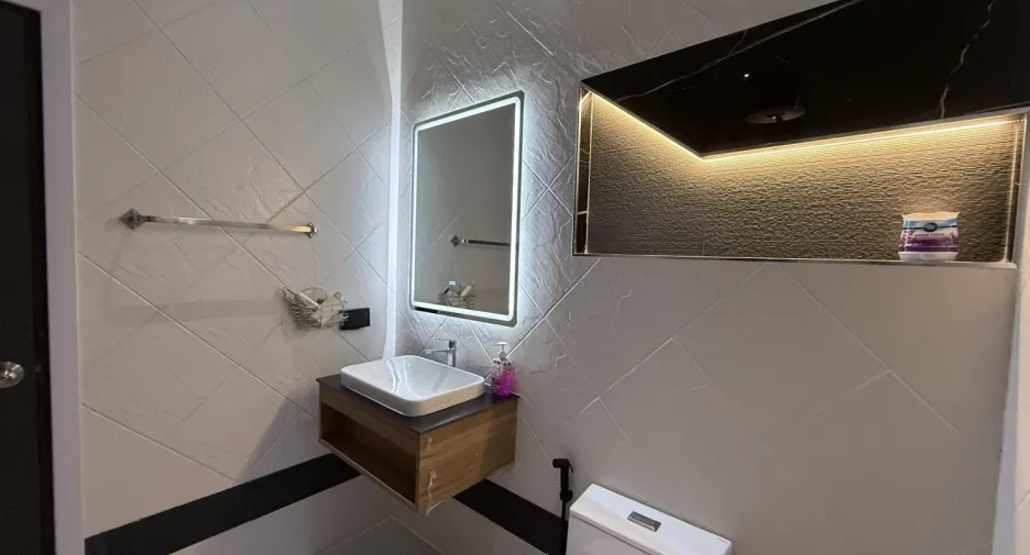 Villa zum Kauf mit 4 Zimmer in Bang Lamung, Chonburi