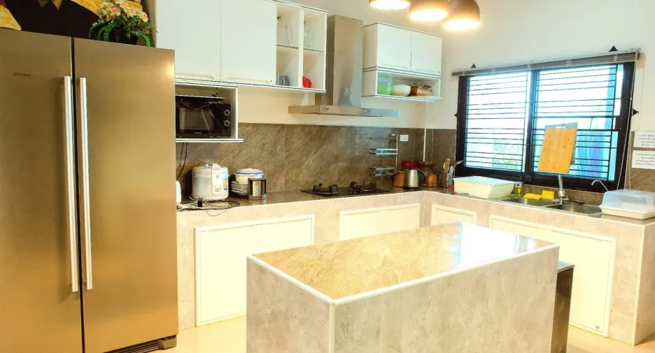 For rent 4 bedrooms villa in East Pattaya, Pattaya
