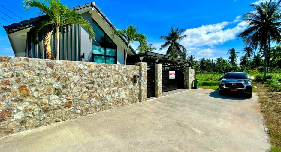 For rent 4 bedrooms villa in East Pattaya, Pattaya
