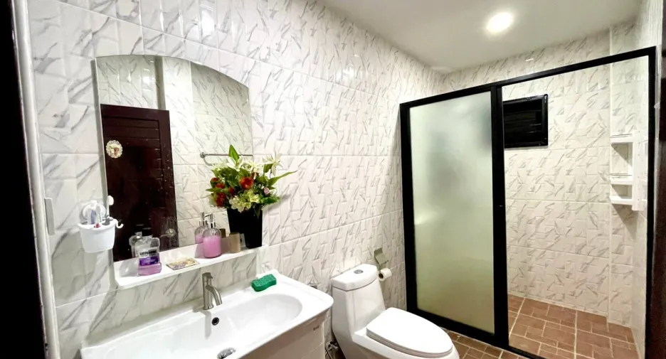 For rent 4 bedrooms villa in East Pattaya, Pattaya