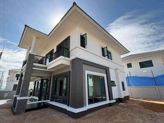 For sale 4 ベッドルーム villa in Bang Lamung, Chonburi
